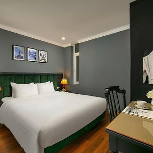 Deluxe Room No Window